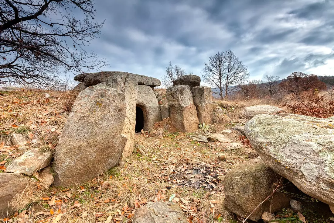 dolmen-bialata_treva