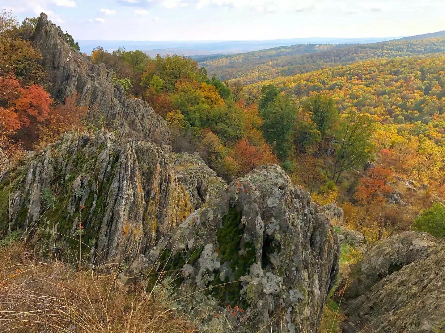 chernite_skali_petevoditel_1