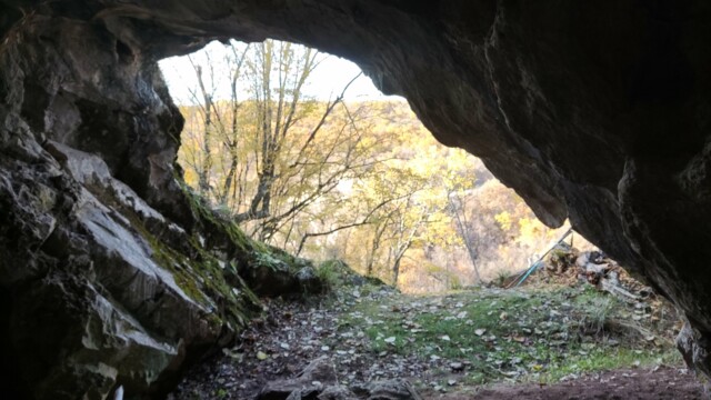 Каракольова дупка - малка пещера